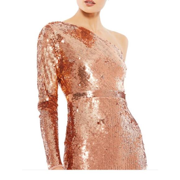 Mac Duggal One Sleeve Asymmetrical High Slit Sequined Gown in Copper – Size 4 - Picture 2 of 7